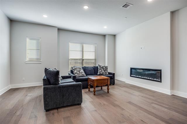 Photo - 909 Heights Wy