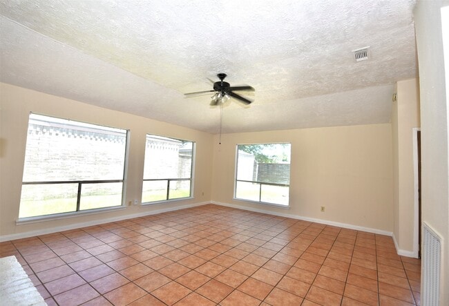 Photo - 16222 Queensdale Dr