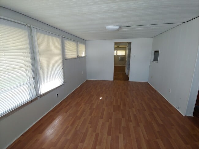 Photo - 912 49th Ave W