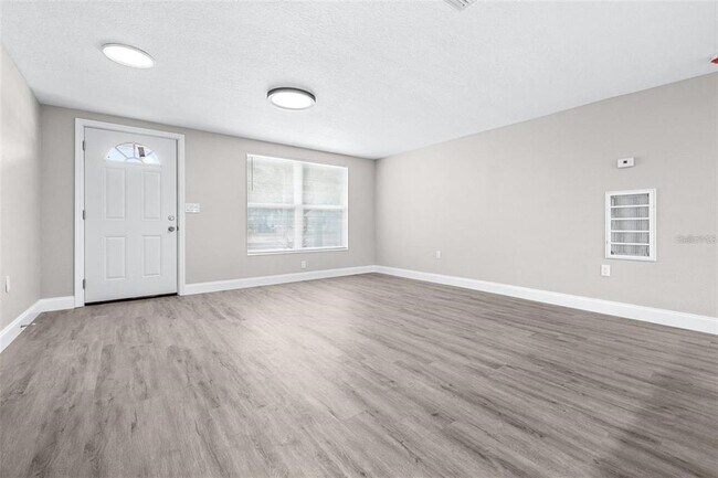 Photo - 13926 Helen Ave