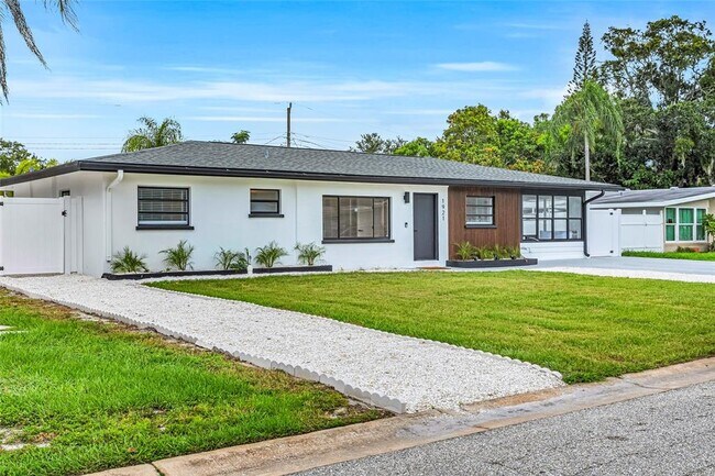 Photo - 1921 Fern Ave