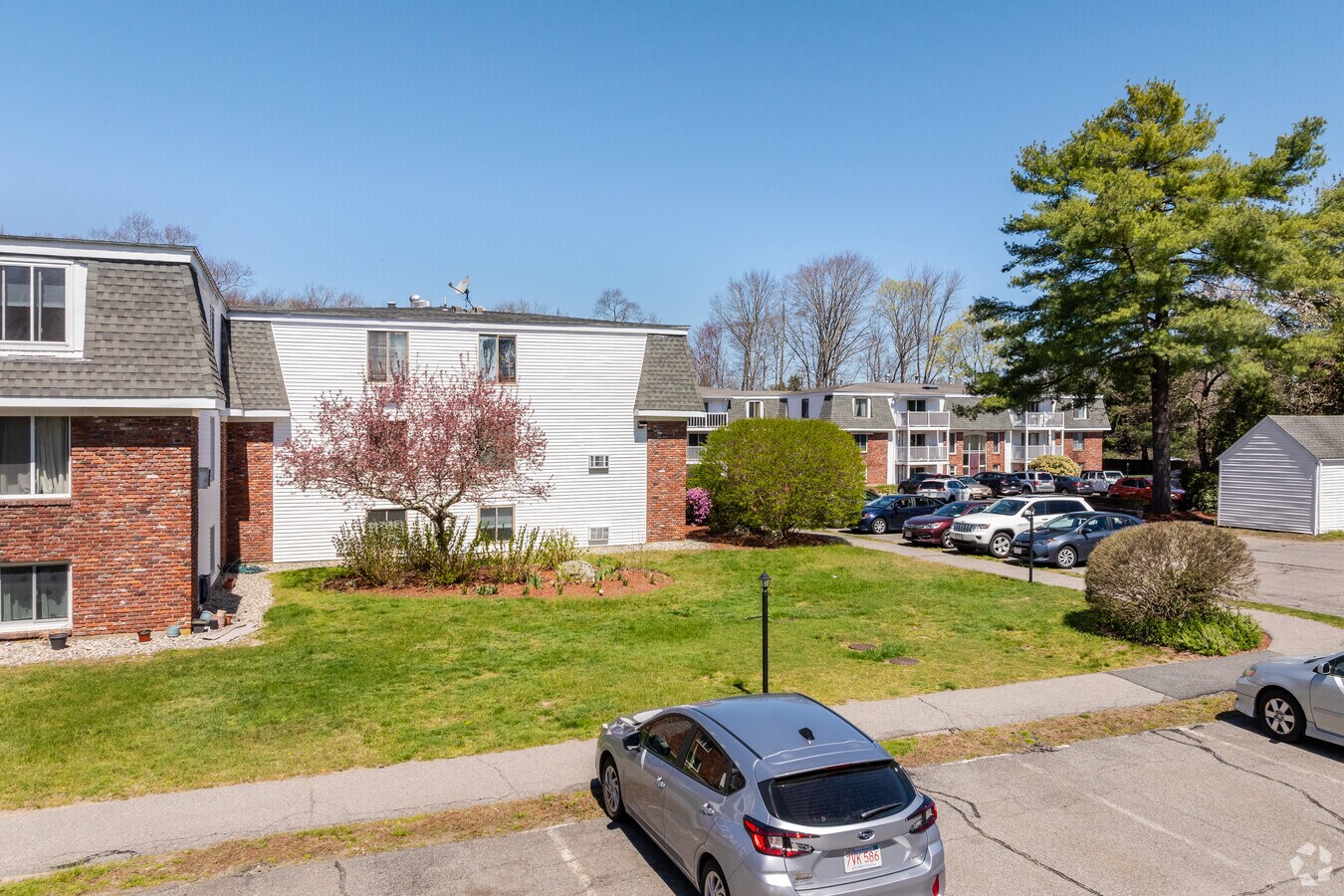 Alt Building - Fox Run Condominiums