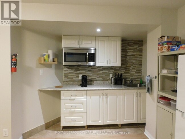 Photo - 1132 Queen St W