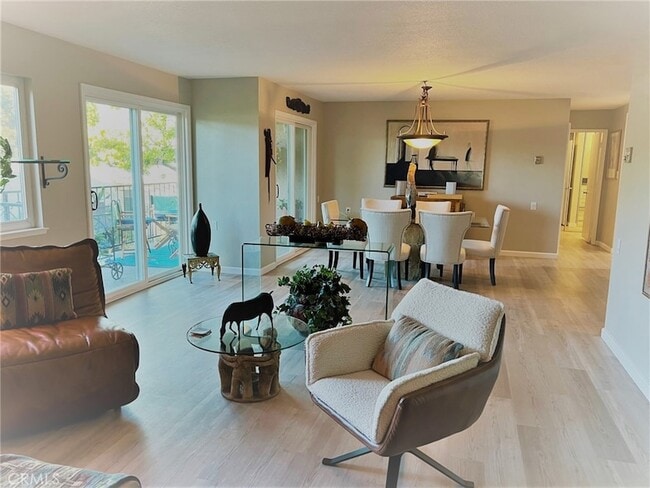 Photo - 2370 Via Mariposa W Unidad 1C