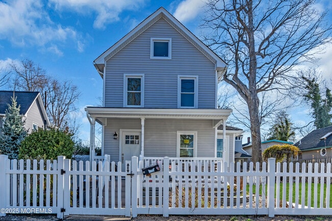 Photo - 814 Dunlewy St