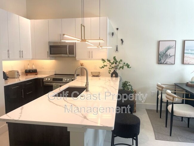 Photo - Zahrada 2- An enclave in Downtown Sarasota