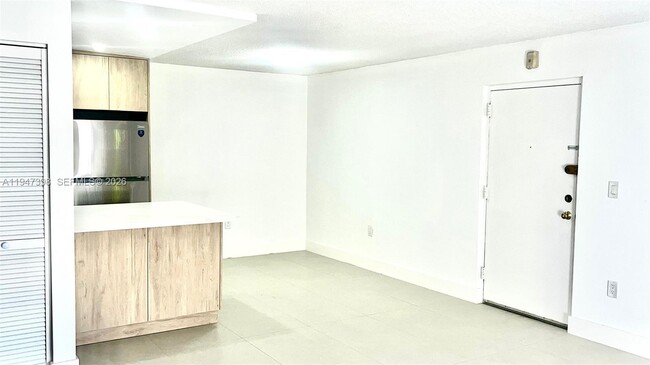 Photo - 10810 N Kendall Dr Unit Q5