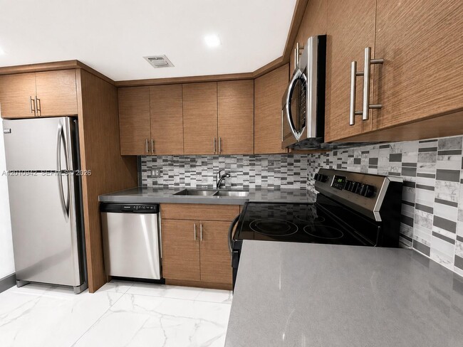 Photo - 1825 W 44th Pl Unit 501