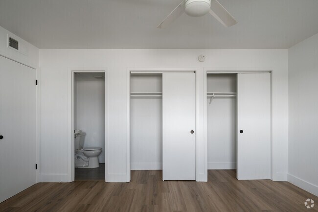 2 habitaciones, 1,5 baños, 850 pies cuadrados, dormitorio principal - CrestHaus Apartments, LLC