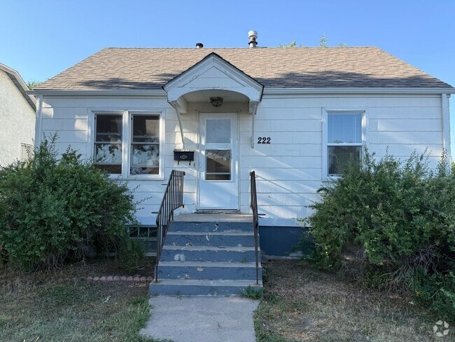 Building Photo - Two Bedroom, One and half bathroom house! ...