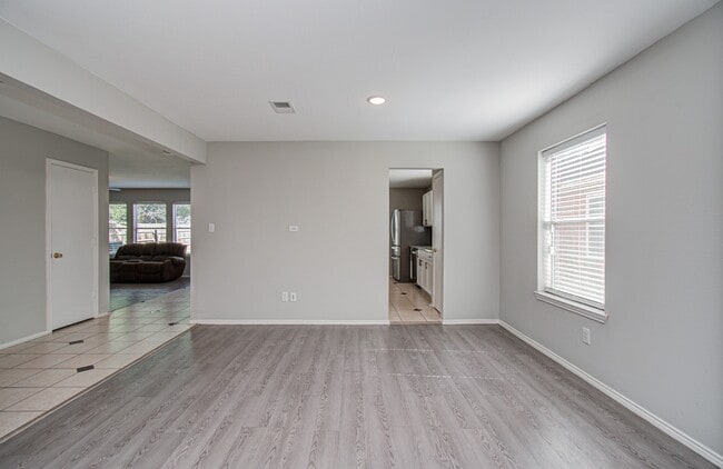 Building Photo - 16126 Coleburn Dr