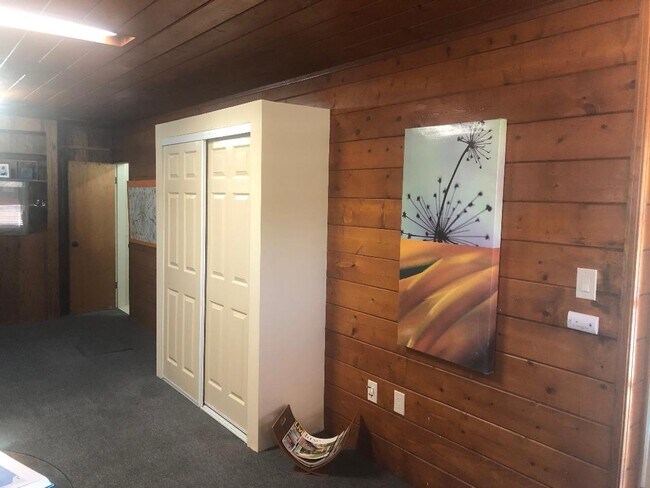 closet - 5838 Agnes Ave Unit cottage