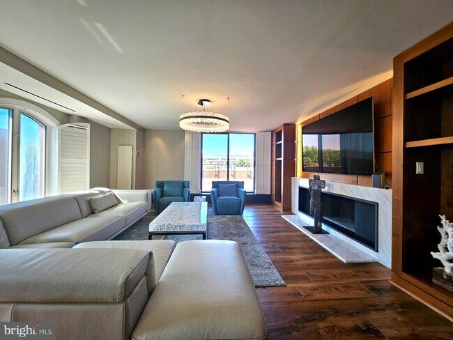 Building Photo - 1080 Wisconsin Ave NW Unit 303 Rental