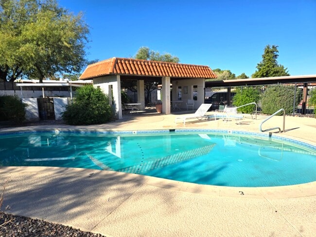 Building Photo - 5962 E Refreshment Pass