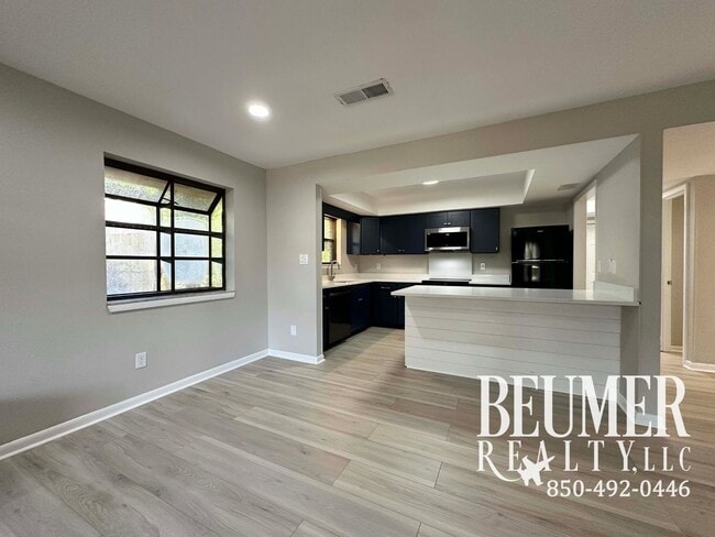 Photo - LEEWARD Unit A