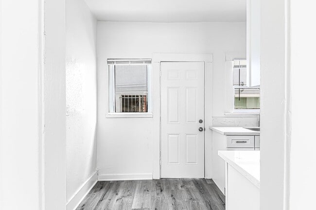 Photo - 1045 E 4th St Unidad 12