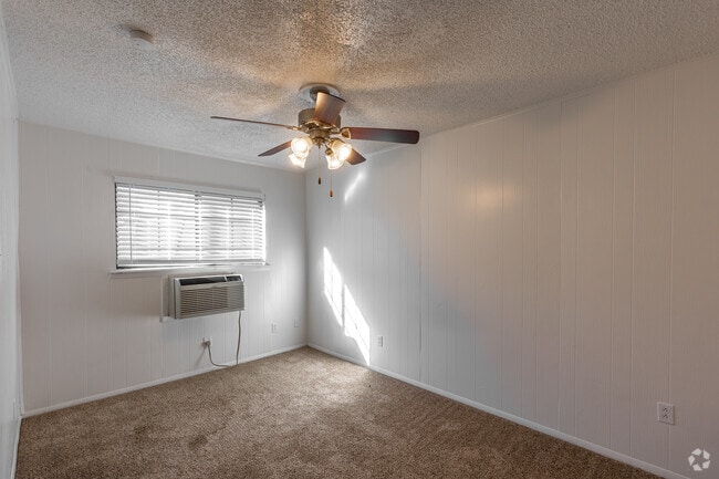 1BR, 1BA - 550SF - Bedroom