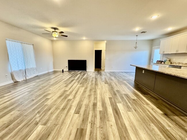 Photo - 860 S Flagstone Wy