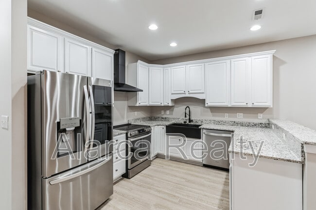 Photo - 111 Sherman Oaks Ln