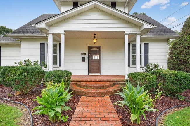 Photo - Charming 4BR / 3BA Historic Home with Big ...