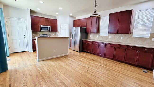 Fantastic 4 Bed 2.5 Bath + Office 2 Car Attached Garage in Murphy Creek Community Pool + Tennis C...
