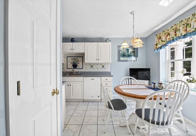 Photo - 822 Thayer St