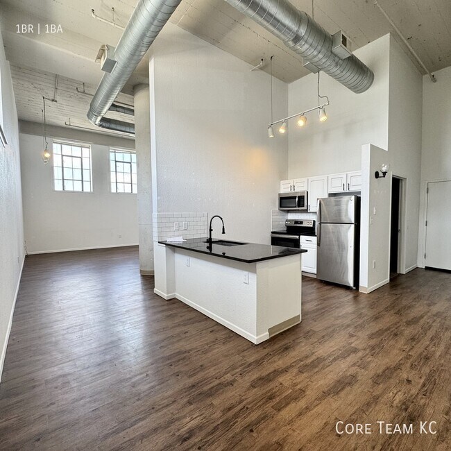 Building Photo - 320 W 7th St Unit 101