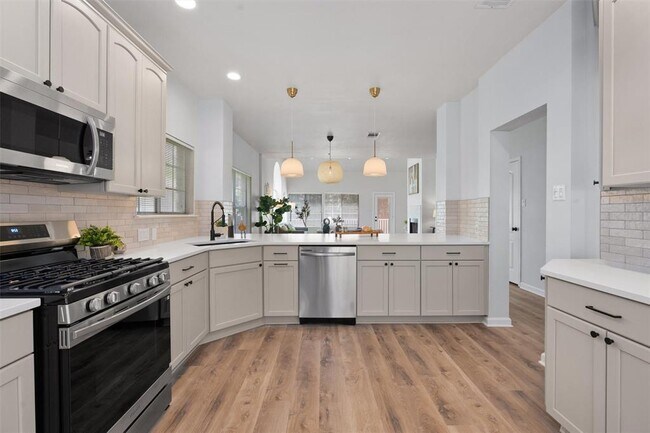 Photo - 3817 Newland Dr