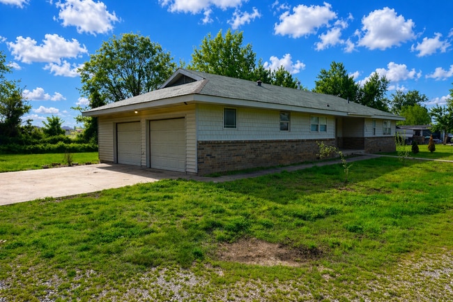 Photo - 3 Bedroom / 2 Bath Home Located Minutes from Downtown Lowell!