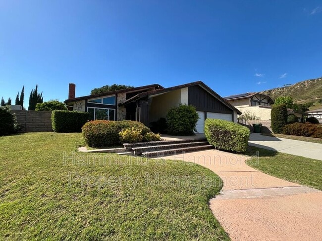 Building Photo - 11735 La Tierra Ct