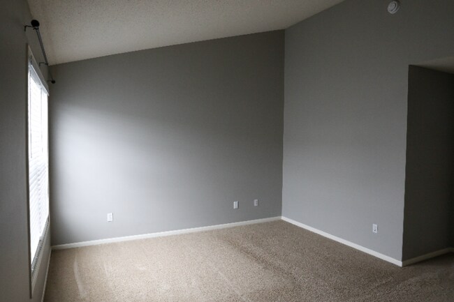 Photo - 8017 Stratford Cir S