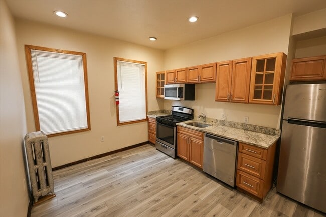 Building Photo - 100 Seaver St Unit 2