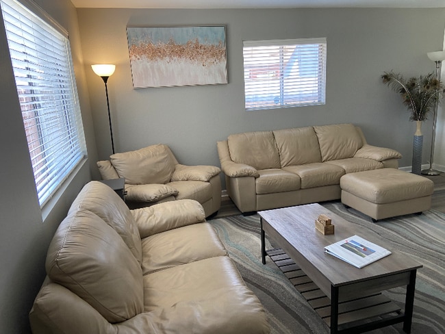 Building Photo - 1237 Lenrey Ave