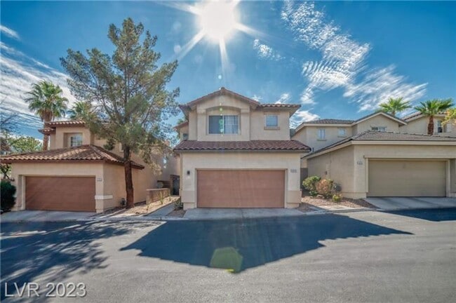 Building Photo - Stylish 3-Bed Home in Gated Summerlin Comm...