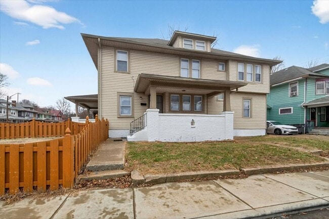 Photo - 636 E 34th St