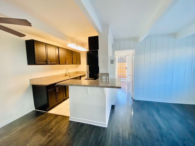 Photo - 9025 National Blvd