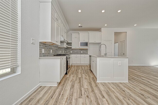 Photo - 1429 Northwood Blf Ln