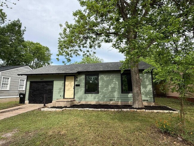 Building Photo - Updated 2 bedroom, 1 bath home in a convenient Temple location