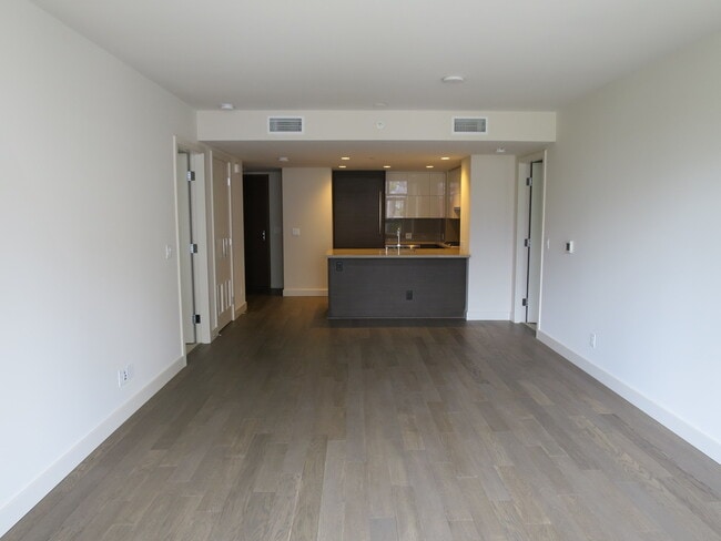 Photo - Downtown Seattle-Insignia condo 2 bed/1.75bath, W/S/G/Gas included + 1 free parking.