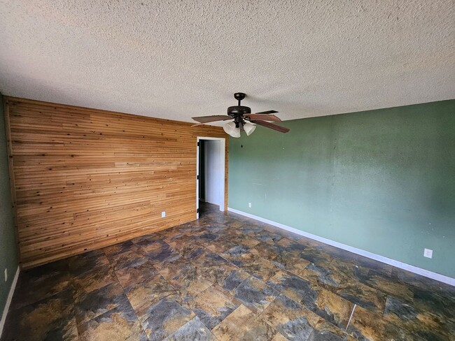 Photo - 1600 Kings Rd