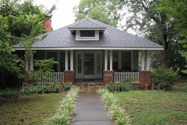 Building Photo - 664 Norwood St