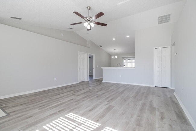 Photo - 2902 Jebidiah Loop