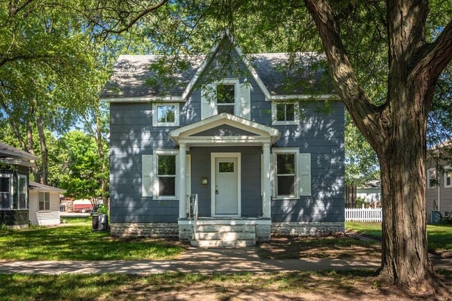 Photo - 1512 Charles St