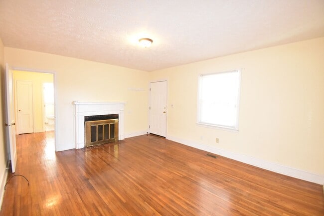 Photo - 2 Bedroom and 1 Bath Home (Pets Negotiable)