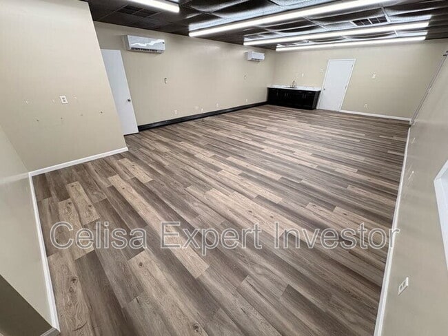 Photo - 2128 Broadway