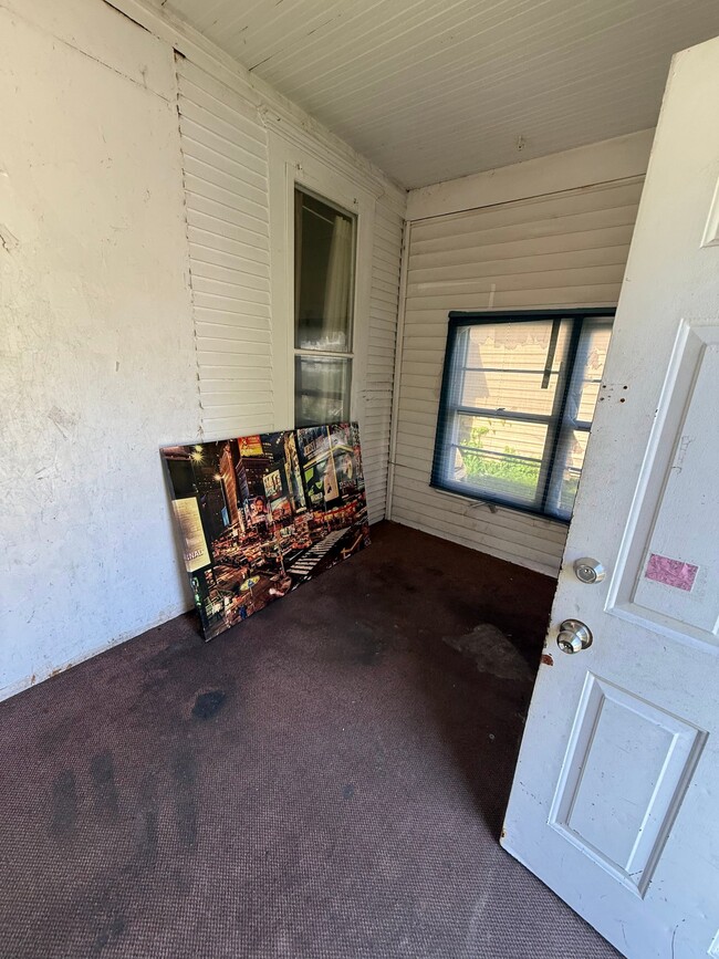 Photo - 415 E Division St