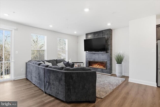 Photo - 16416 Fife Wy