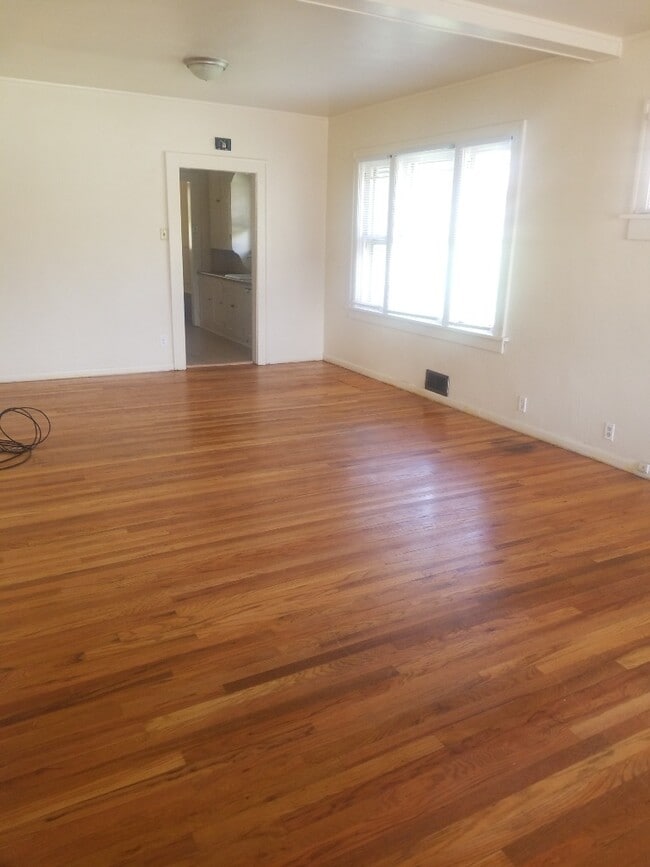 Photo - 410 W 28th St