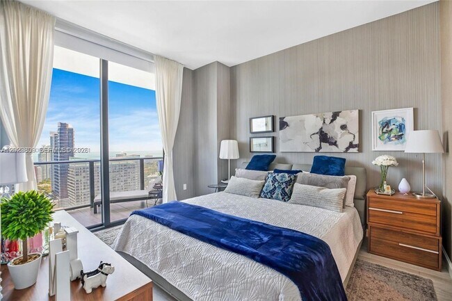 Photo - 45 SW 9th St Unit 4204