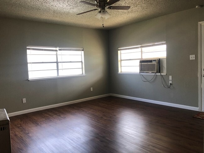 109 N Uvalde Ave